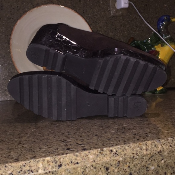 Donald Pliner Brown Suede platform loafer 9.5 - Picture 3 of 10